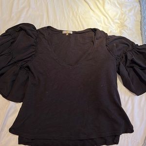 Bordeaux xs black top with puffed sleeves